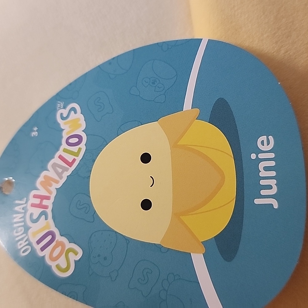 SQUISHMALLOWS "JUNIE" - Picture 6 of 9